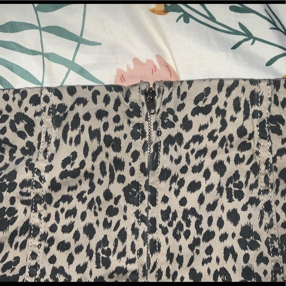 Cheetah Print Mini Skirt - Picture 2 of 2